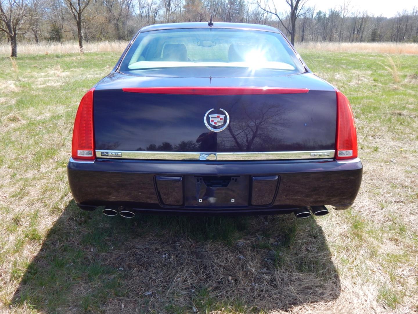 2008 Black Cherry /Beige Leather Cadillac DTS (1G6KD57Y48U) with an 4.6 liter V8 engine, Automatic transmission, located at 6528 Lower York Road, New Hope, PA, 18938, (215) 862-9555, 40.358707, -74.977882 - Here for sale is a clean 2008 Cadillac DTS. Under the hood is s strong running 4.6 liter V8 which puts power to the front wheels via a smooth shifting automatic transmission. Features include; Beige leather interior, wood grain trim, keyless entry system, one key, one remote, tilt steering wheel, - Photo#7